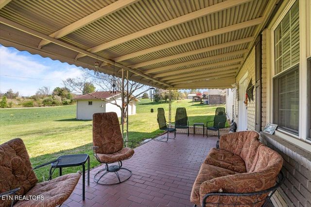 121 E Village Circle, Lafollette, TN 37766