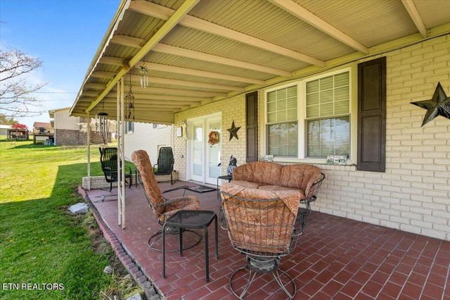 121 E Village Circle, Lafollette, TN 37766