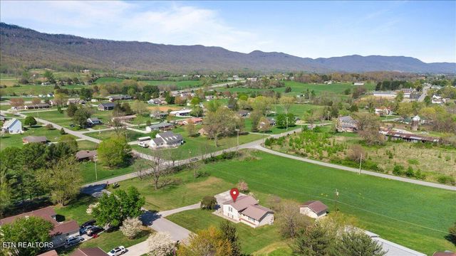 121 E Village Circle, Lafollette, TN 37766