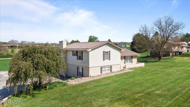 121 E Village Circle, Lafollette, TN 37766