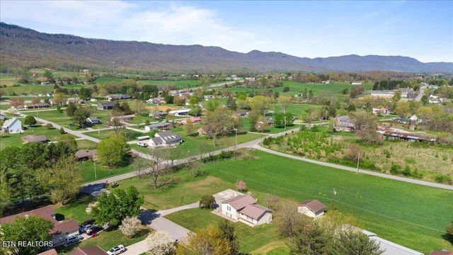 121 E Village Circle, Lafollette, TN 37766