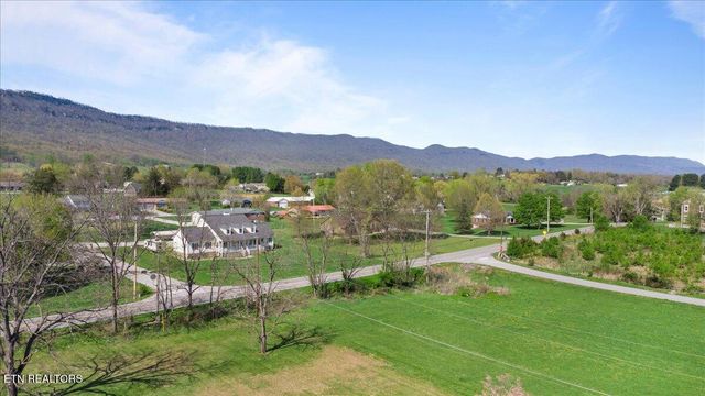 121 E Village Circle, Lafollette, TN 37766