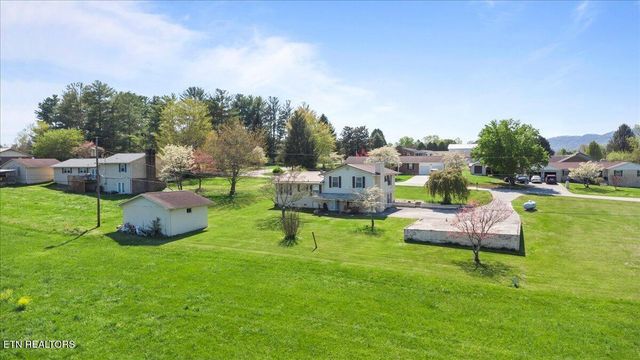 121 E Village Circle, Lafollette, TN 37766