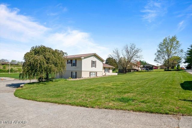 121 E Village Circle, Lafollette, TN 37766