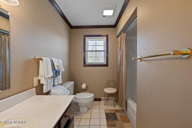 121 E Village Circle, Lafollette, TN 37766