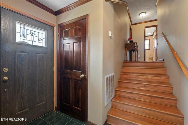 121 E Village Circle, Lafollette, TN 37766