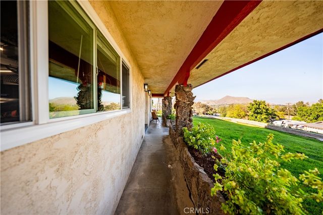 5425 Golden West, Riverside, CA 92509