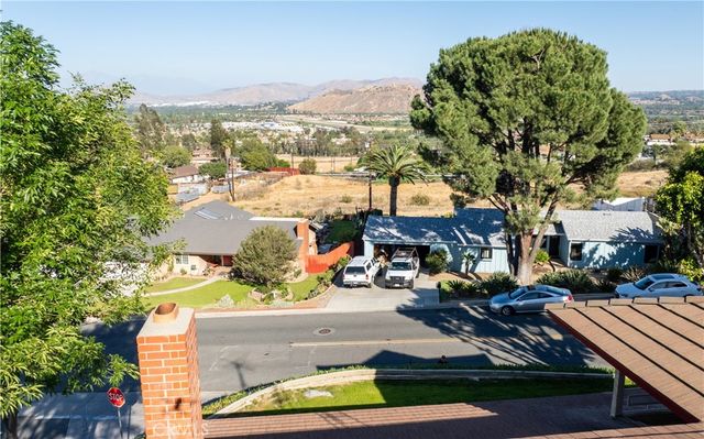 5425 Golden West, Riverside, CA 92509