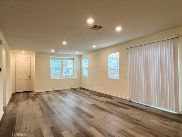 6077 Rosewood Way, Eastvale, CA 92880