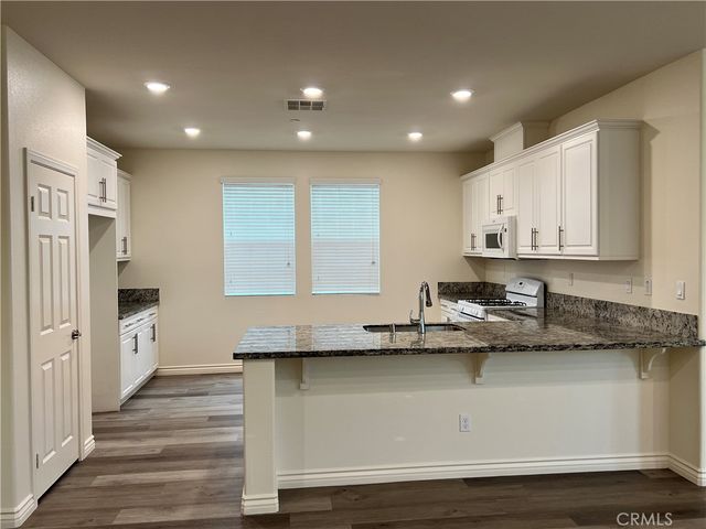 6077 Rosewood Way, Eastvale, CA 92880