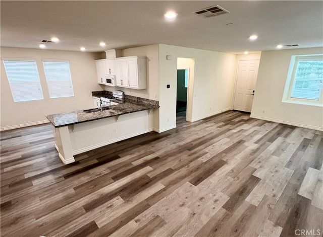 6077 Rosewood Way, Eastvale, CA 92880