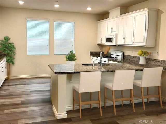 6077 Rosewood Way, Eastvale, CA 92880