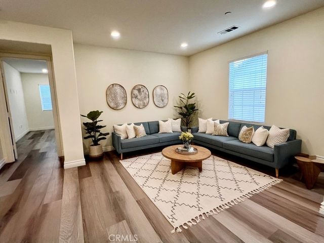 6077 Rosewood Way, Eastvale, CA 92880