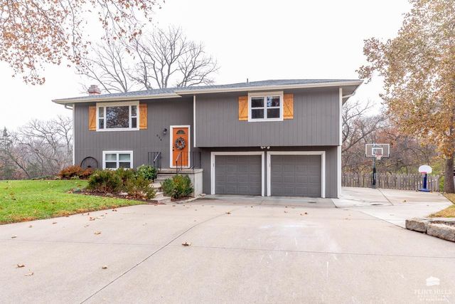 838 Dondee Drive, Manhattan, KS 66502