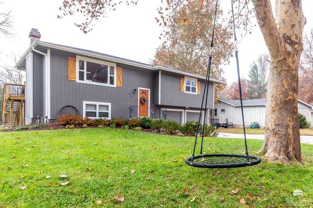 838 Dondee Drive, Manhattan, KS 66502