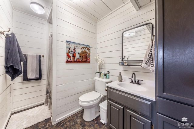 838 Dondee Drive, Manhattan, KS 66502