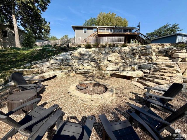 838 Dondee Drive, Manhattan, KS 66502