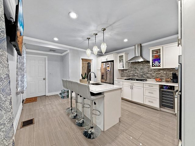 6 Nichols St, Lynn, MA 01902