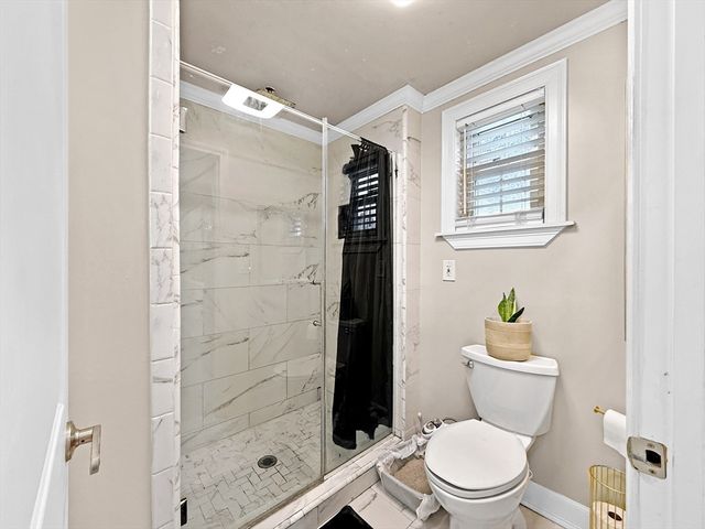 6 Nichols St, Lynn, MA 01902