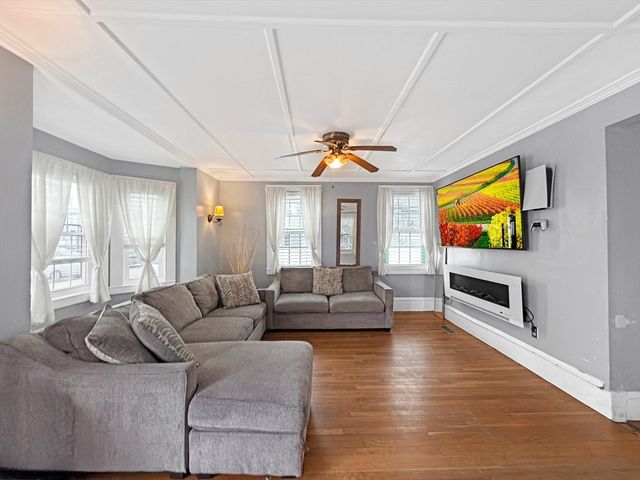 6 Nichols St, Lynn, MA 01902