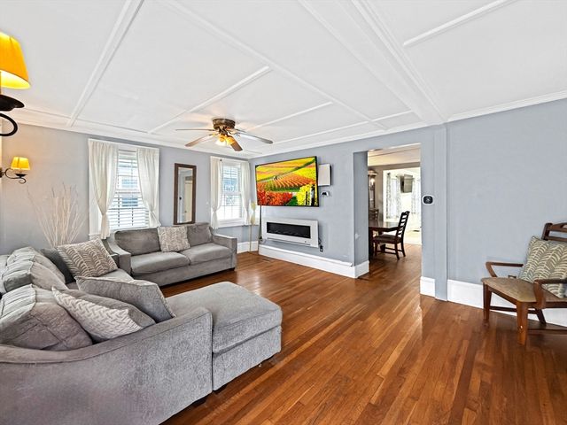 6 Nichols St, Lynn, MA 01902