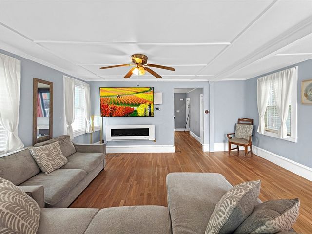 6 Nichols St, Lynn, MA 01902