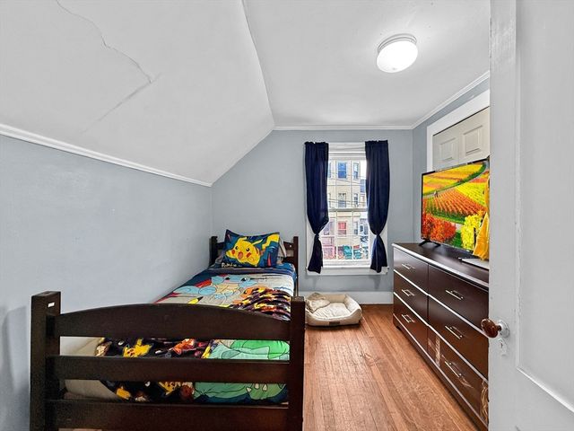 6 Nichols St, Lynn, MA 01902