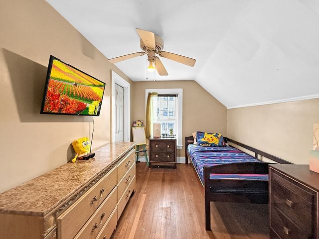 6 Nichols St, Lynn, MA 01902