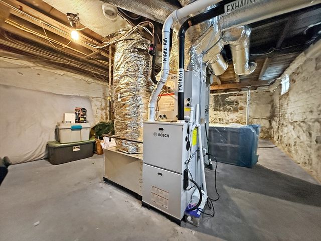 6 Nichols St, Lynn, MA 01902