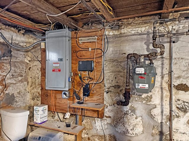 6 Nichols St, Lynn, MA 01902