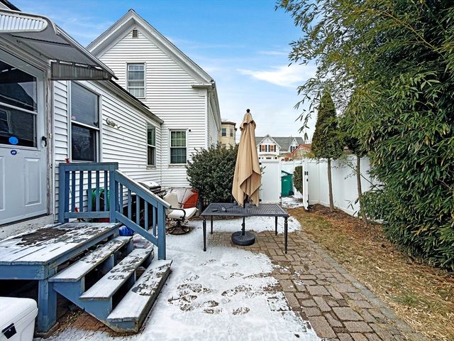 6 Nichols St, Lynn, MA 01902