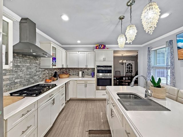 6 Nichols St, Lynn, MA 01902