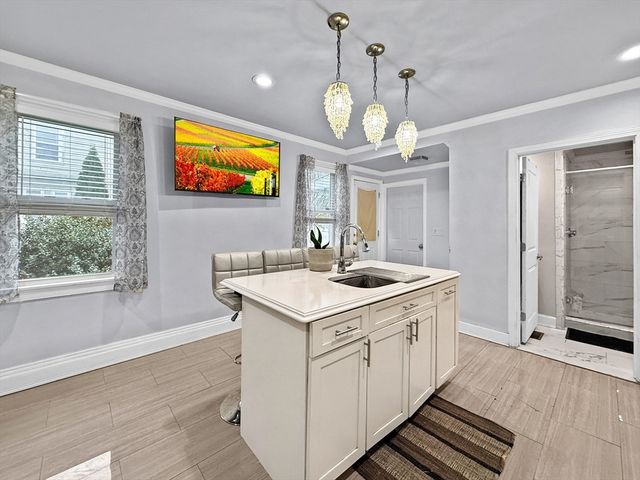 6 Nichols St, Lynn, MA 01902