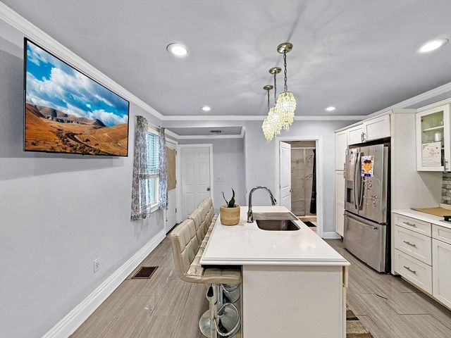 6 Nichols St, Lynn, MA 01902