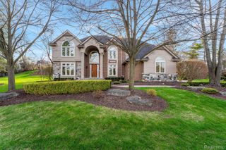 2562 Sequoia Court, Bloomfield Charter Township, MI 48304
