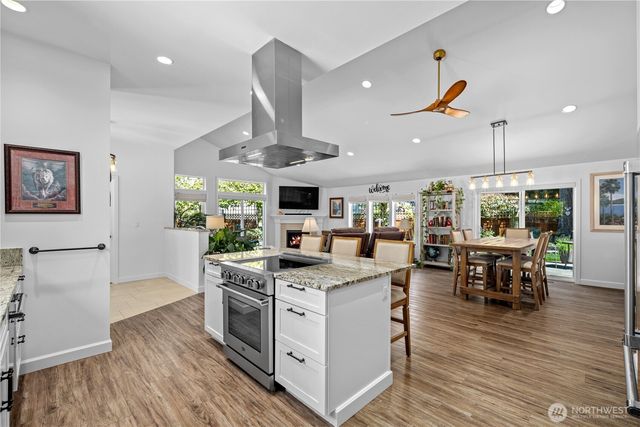 643 Edmonds Way, Edmonds, WA 98020