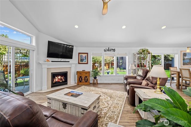 643 Edmonds Way, Edmonds, WA 98020