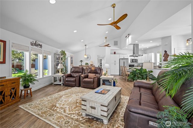 643 Edmonds Way, Edmonds, WA 98020