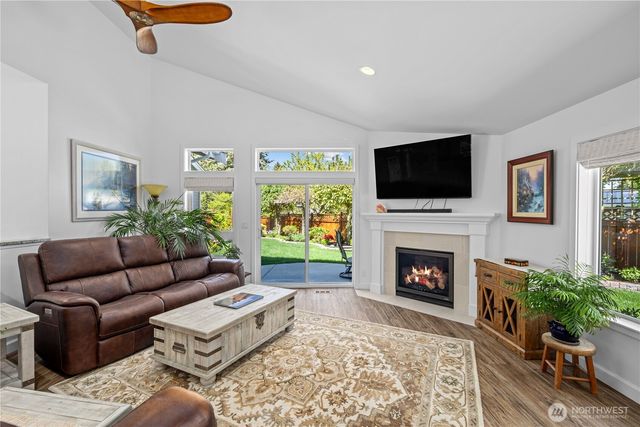 643 Edmonds Way, Edmonds, WA 98020
