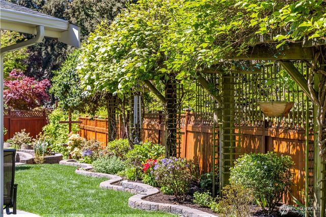 643 Edmonds Way, Edmonds, WA 98020