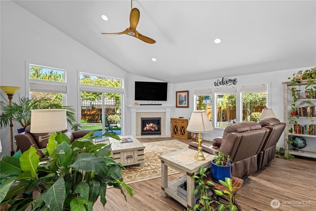 643 Edmonds Way, Edmonds, WA 98020