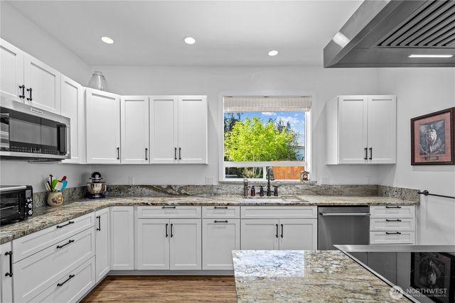 643 Edmonds Way, Edmonds, WA 98020