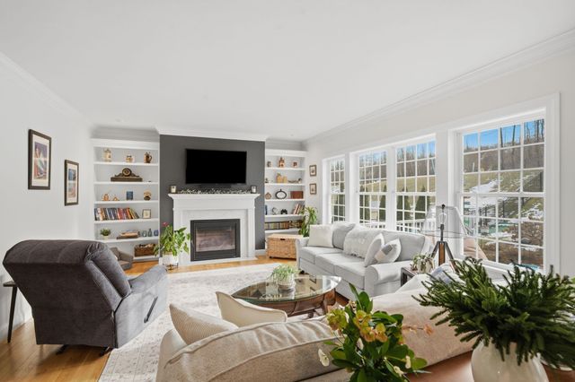 191 Brookview Drive, Hooksett, NH 03106