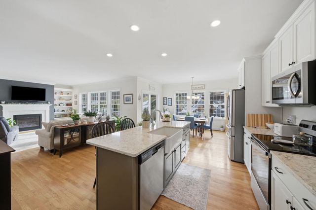 191 Brookview Drive, Hooksett, NH 03106