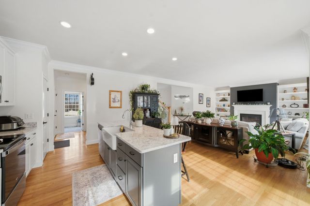 191 Brookview Drive, Hooksett, NH 03106