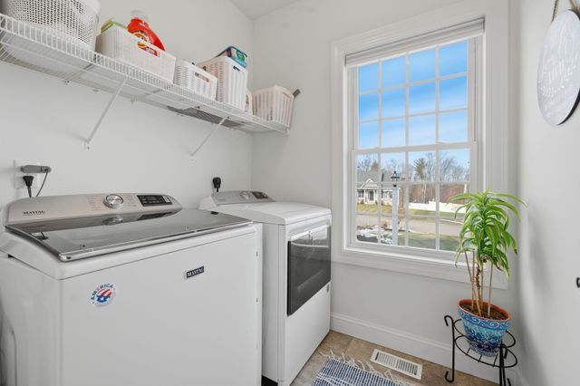 191 Brookview Drive, Hooksett, NH 03106