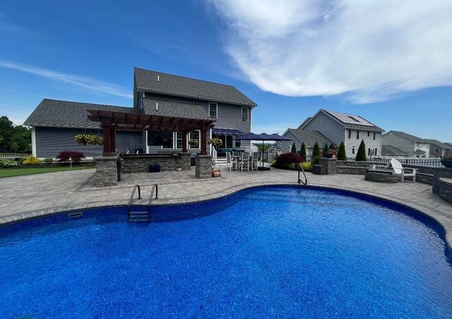 191 Brookview Drive, Hooksett, NH 03106