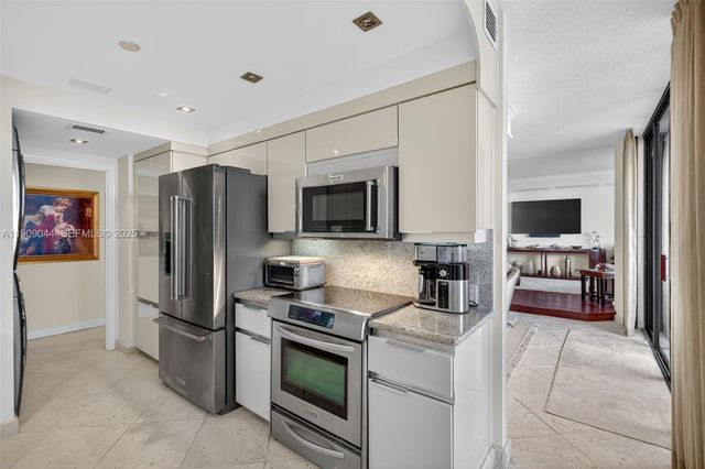 3000 Island Boulevard 1904, Aventura, FL 33160
