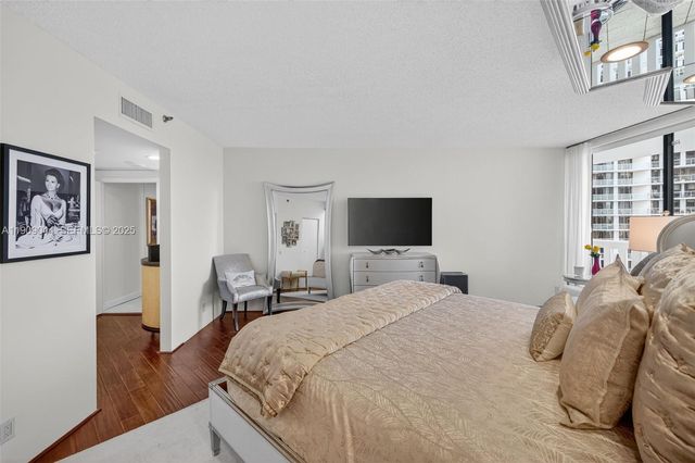 3000 Island Boulevard 1904, Aventura, FL 33160