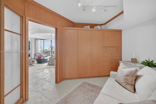 3000 Island Boulevard 1904, Aventura, FL 33160